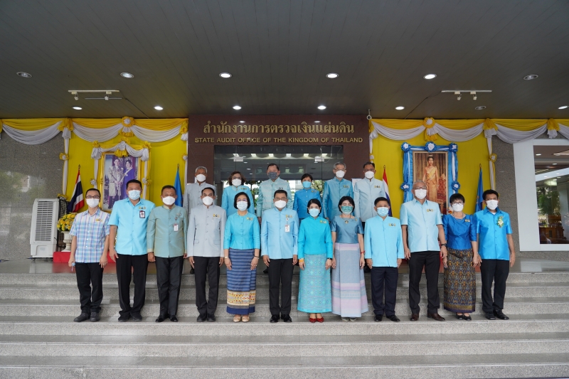 พิธีทำบุญตักบาตรข้าวสารอาหารแห้ง คณะสงฆ์จากวัดบรมนิวาสราชวรวิหาร เนื่องในโอกาสมหามงคลเฉลิมพระชนมพรรษา 90 พรรษา 12 สิงหาคม 2565 ณ