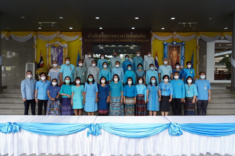 พิธีทำบุญตักบาตรข้าวสารอาหารแห้ง คณะสงฆ์จากวัดบรมนิวาสราชวรวิหาร เนื่องในโอกาสมหามงคลเฉลิมพระชนมพรรษา 90 พรรษา 12 สิงหาคม 2565 ณ