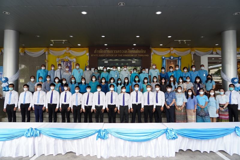 พิธีทำบุญตักบาตรข้าวสารอาหารแห้ง คณะสงฆ์จากวัดบรมนิวาสราชวรวิหาร เนื่องในโอกาสมหามงคลเฉลิมพระชนมพรรษา 90 พรรษา 12 สิงหาคม 2565 ณ