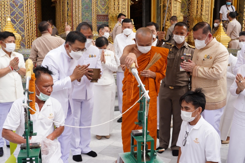  สมเด็จพระอริยวงศาคตญาณ สมเด็จพระสังฆราช สกลมหาสังฆปริณายก ทรงเป็นประธานในพิธีเททองหล่อองค์พระพุทธโสธร รุ่น มงคลแผ่นดิน 108 ณ วั