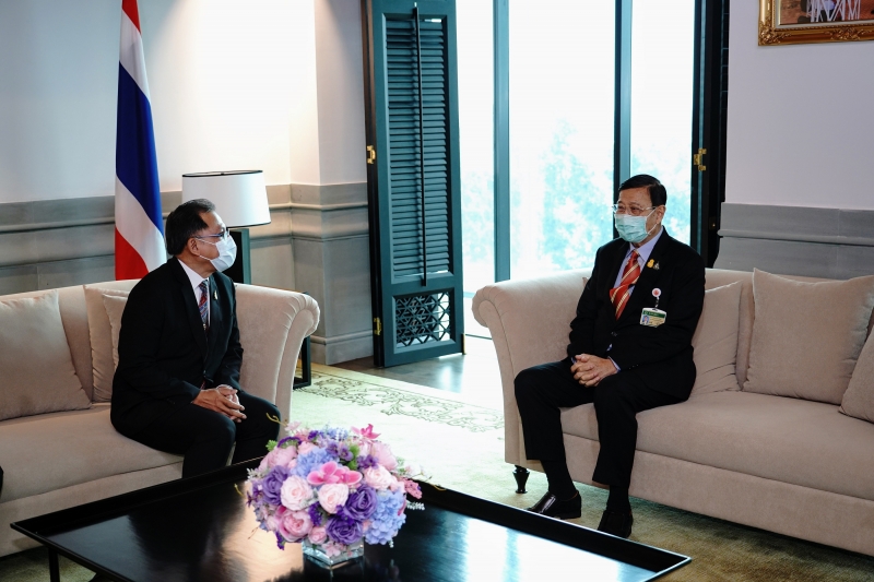 สำนักงานการตรวจเงินแผ่นดินมอบของที่ระลึกแก่หน่วยงานที่ร่วมแสดงความยินดีเนื่องในโอกาสครบรอบ 106 ปี สำนักงานการตรวจเงินแผ่นดิน