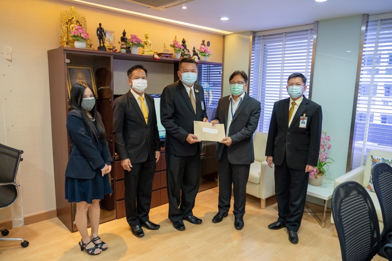 สำนักงานการตรวจเงินแผ่นดินมอบของที่ระลึกแก่หน่วยงานที่ร่วมแสดงความยินดีเนื่องในโอกาสครบรอบ 106 ปี สำนักงานการตรวจเงินแผ่นดิน