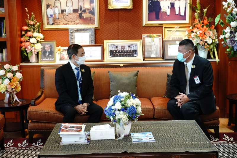 สำนักงานการตรวจเงินแผ่นดินมอบของที่ระลึกแก่หน่วยงานที่ร่วมแสดงความยินดีเนื่องในโอกาสครบรอบ 106 ปี สำนักงานการตรวจเงินแผ่นดิน