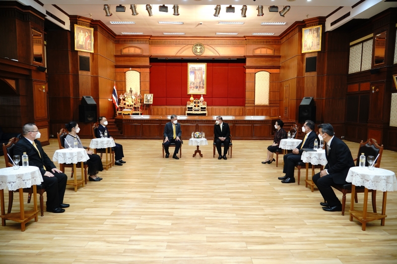 สำนักงานการตรวจเงินแผ่นดินมอบของที่ระลึกแก่หน่วยงานที่ร่วมแสดงความยินดีเนื่องในโอกาสครบรอบ 106 ปี สำนักงานการตรวจเงินแผ่นดิน