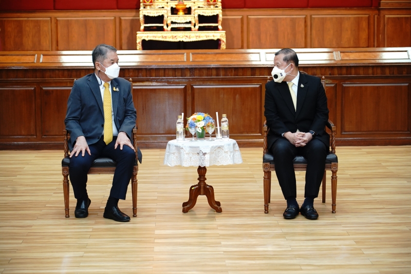 สำนักงานการตรวจเงินแผ่นดินมอบของที่ระลึกแก่หน่วยงานที่ร่วมแสดงความยินดีเนื่องในโอกาสครบรอบ 106 ปี สำนักงานการตรวจเงินแผ่นดิน