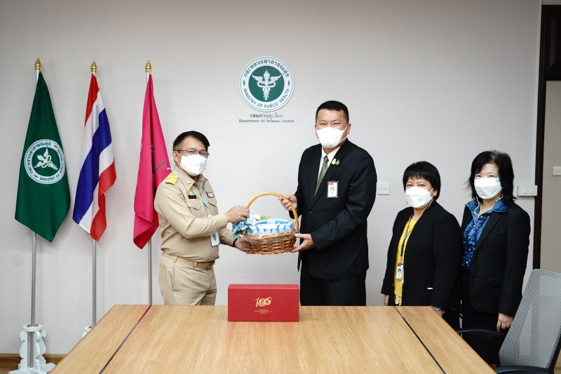 สำนักงานการตรวจเงินแผ่นดินมอบของที่ระลึกแก่หน่วยงานที่ร่วมแสดงความยินดีเนื่องในโอกาสครบรอบ 106 ปี สำนักงานการตรวจเงินแผ่นดิน