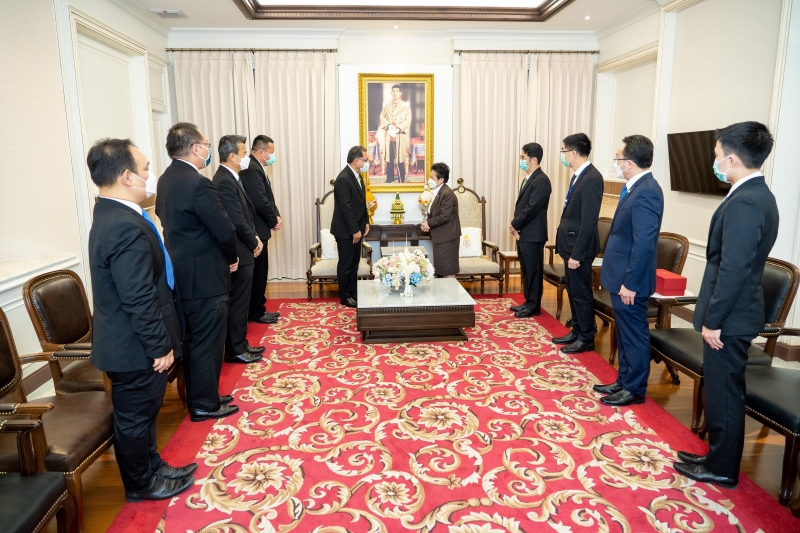 สำนักงานการตรวจเงินแผ่นดินมอบของที่ระลึกแก่หน่วยงานที่ร่วมแสดงความยินดีเนื่องในโอกาสครบรอบ 106 ปี สำนักงานการตรวจเงินแผ่นดิน