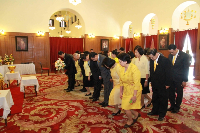 ลงนามถวายพระพรพระบาทสมเด็จพระเจ้าอยู่หัว ณ ศาลาสหทัยสมาคม