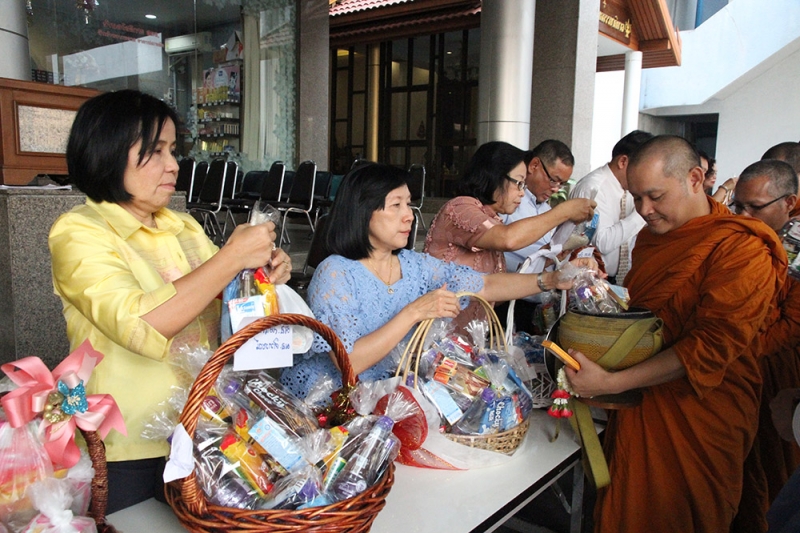 ตักบาตร