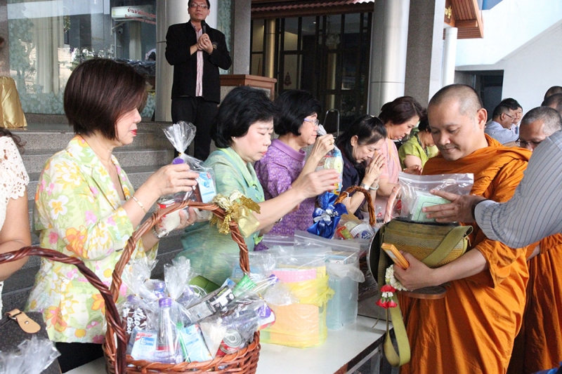 ตักบาตร