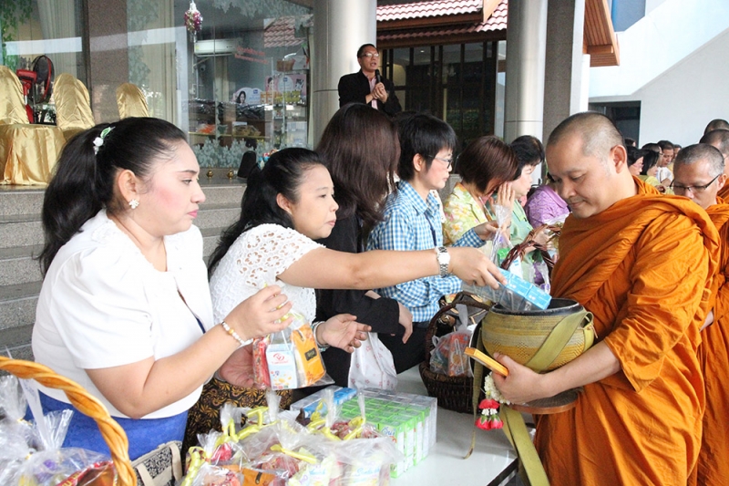 ตักบาตร