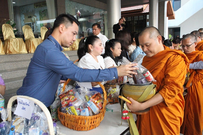 ตักบาตร