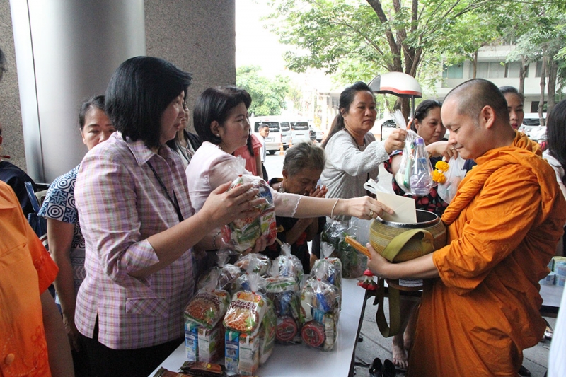 ตักบาตร