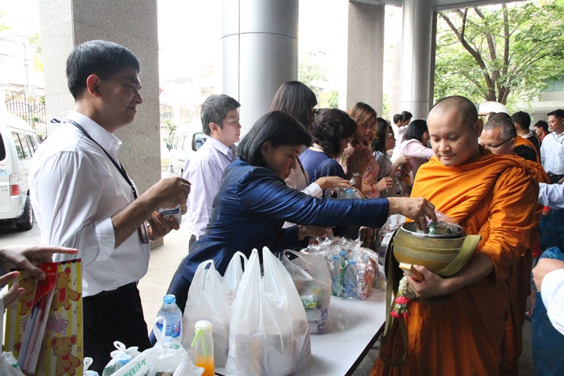 ตักบาตร