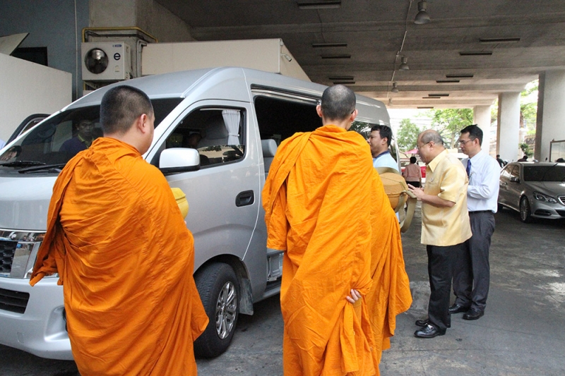 ตักบาตร