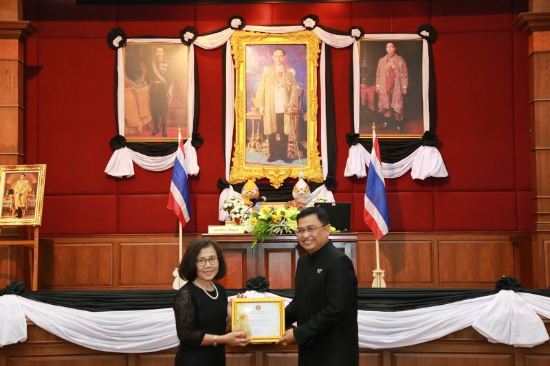 พิธีมอบของที่ระลึกแด่ผู้เกษียณอายุราชการ ประจำปี 2560