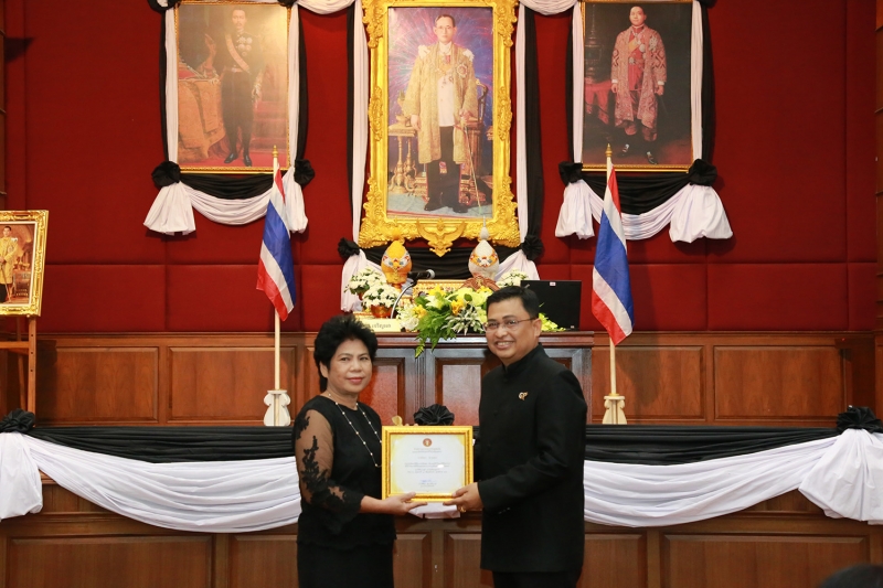 พิธีมอบของที่ระลึกแด่ผู้เกษียณอายุราชการ ประจำปี 2560