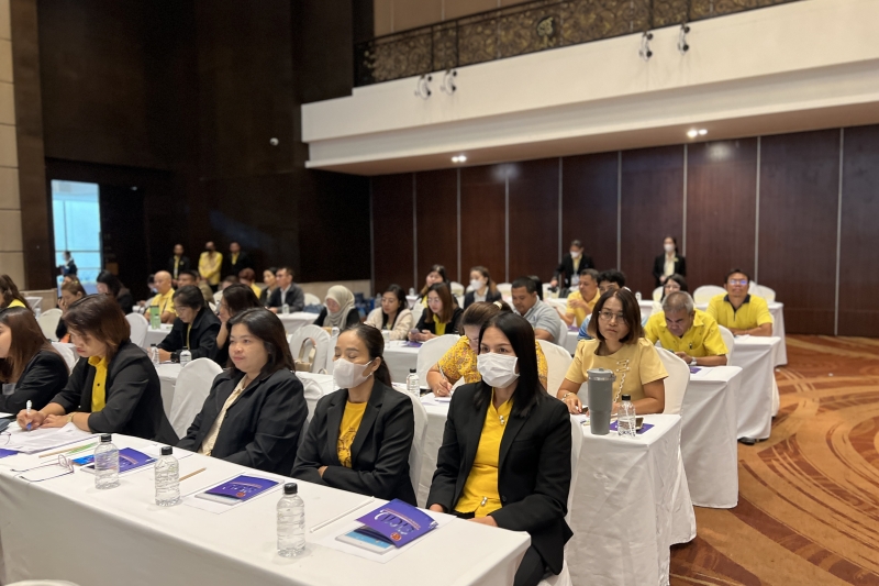 ร่วมทำบุญตักบาตรข้าวสารอาหารแห้ง