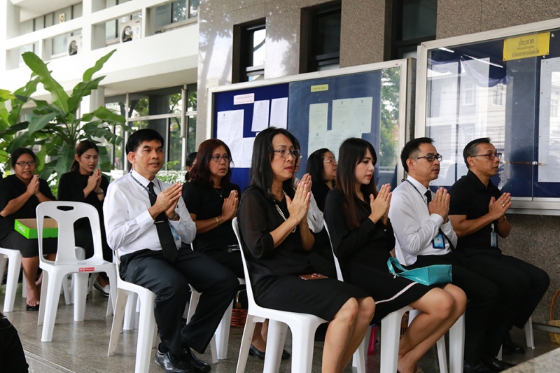 ร่วมทำบุญตักบาตรข้าวสารอาหารแห้ง