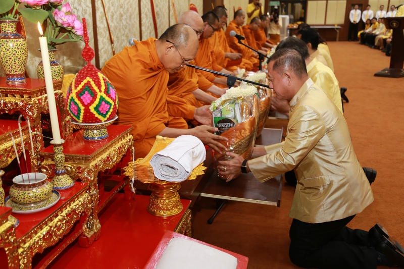 พิธีบำเพ็ญกุศลพระพุทธมนต์และทำบุญตักบาตร เพื่อน้อมอุทิศถวายเป็นพระราชกุศลแด่พระบาทสมเด็จพระปรมินทรมหาภูมิพลอดุลยเดช บรมนาถบพิตร 