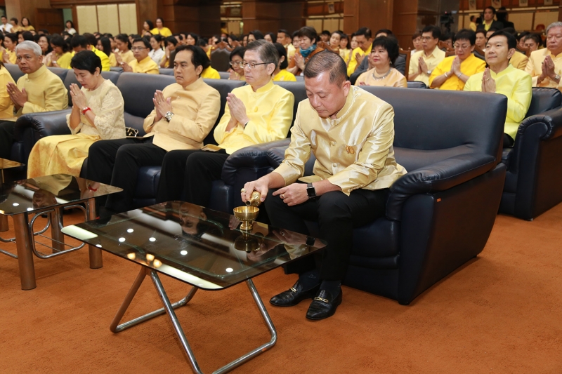 พิธีบำเพ็ญกุศลพระพุทธมนต์และทำบุญตักบาตร เพื่อน้อมอุทิศถวายเป็นพระราชกุศลแด่พระบาทสมเด็จพระปรมินทรมหาภูมิพลอดุลยเดช บรมนาถบพิตร 