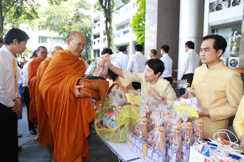 พิธีบำเพ็ญกุศลพระพุทธมนต์และทำบุญตักบาตร เพื่อน้อมอุทิศถวายเป็นพระราชกุศลแด่พระบาทสมเด็จพระปรมินทรมหาภูมิพลอดุลยเดช บรมนาถบพิตร 