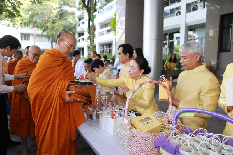 พิธีบำเพ็ญกุศลพระพุทธมนต์และทำบุญตักบาตร เพื่อน้อมอุทิศถวายเป็นพระราชกุศลแด่พระบาทสมเด็จพระปรมินทรมหาภูมิพลอดุลยเดช บรมนาถบพิตร 