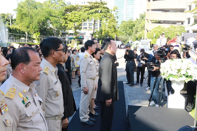 สืบสานวัฒนธรรมไทย ลอยกระทงร่วมใจถวายพ่อ