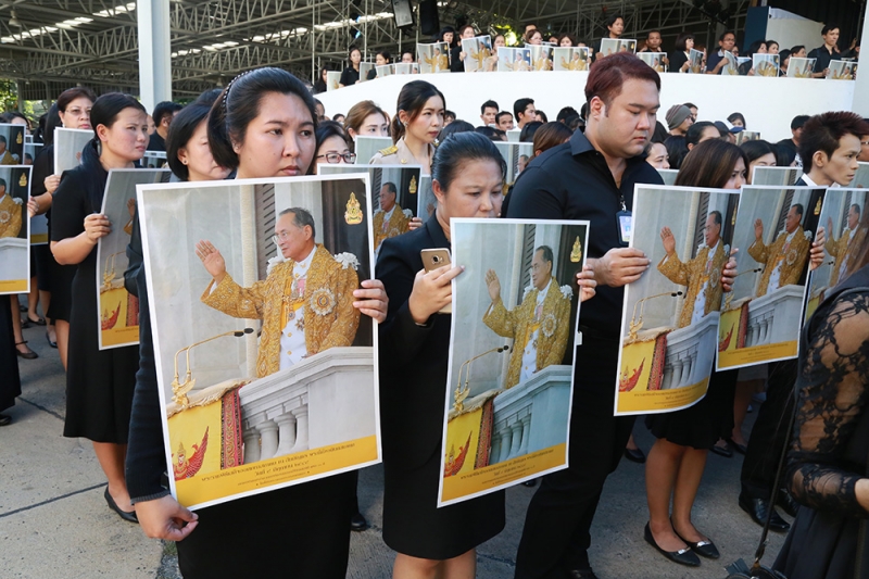 สืบสานวัฒนธรรมไทย ลอยกระทงร่วมใจถวายพ่อ