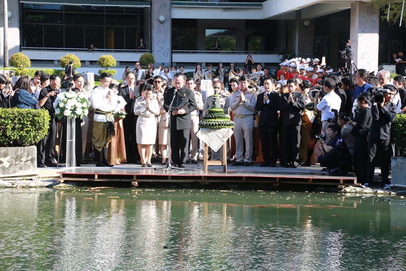 สืบสานวัฒนธรรมไทย ลอยกระทงร่วมใจถวายพ่อ