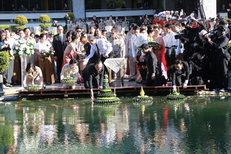 สืบสานวัฒนธรรมไทย ลอยกระทงร่วมใจถวายพ่อ