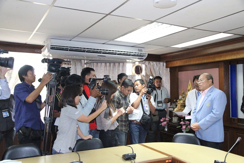 แถลงข่าว สตง. ตรวจสอบไฟประดับ กทม. 39.5 ล้านบาท