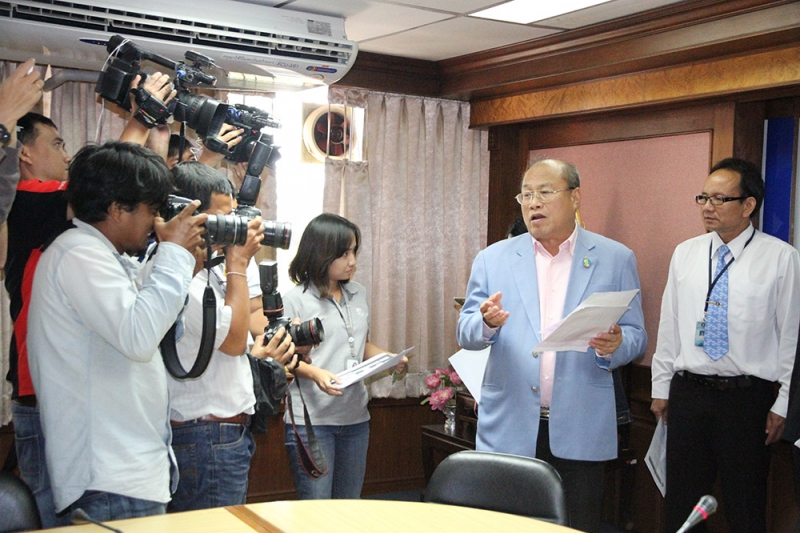 แถลงข่าว สตง. ตรวจสอบไฟประดับ กทม. 39.5 ล้านบาท