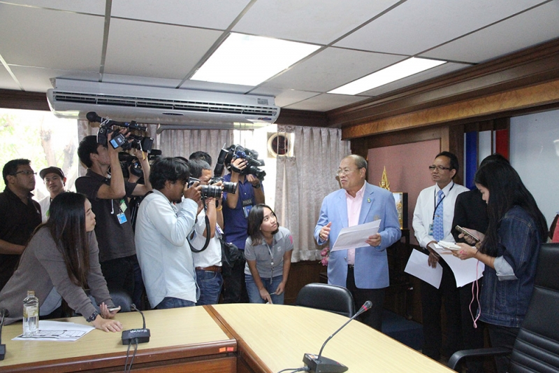 แถลงข่าว สตง. ตรวจสอบไฟประดับ กทม. 39.5 ล้านบาท