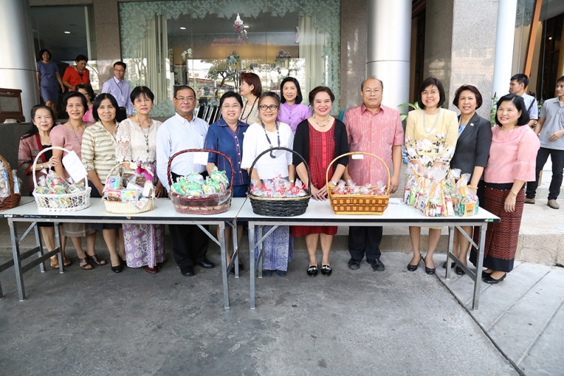 ตักบาตรเดือนพฤษภาคม 2559