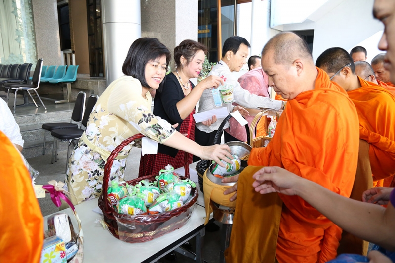 ตักบาตรเดือนพฤษภาคม 2559