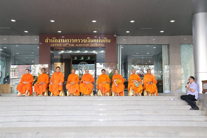 ตักบาตรเดือนพฤษภาคม 2559