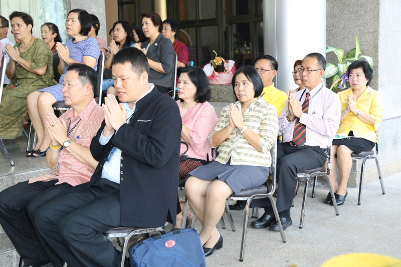 ตักบาตรเดือนพฤษภาคม 2559