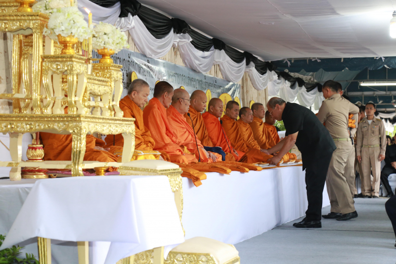 พิธีตักบาตรวันคล้ายวันพระบรมราชสมภพ 5 ธันวาคม