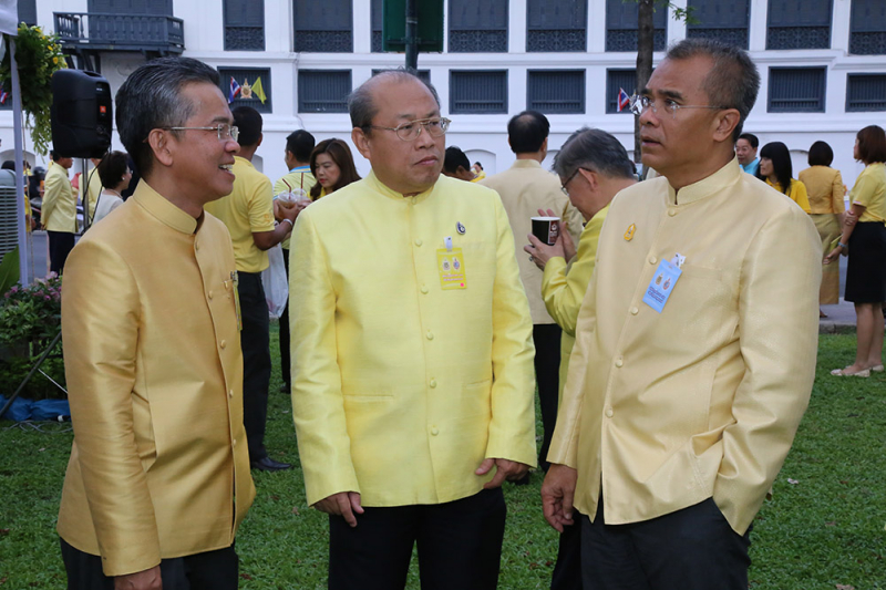 พิธีตักบาตรถวายเป็นพระราชกุศล และพิธีเจริญพระพุทธมนต์ถวายพระพรชัยมงคล  