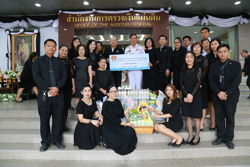 สตง. มอบเงินช่วยเหลือพร้อมน้ำดื่ม เพื่อช่วยเหลือผู้ประสบอุทกภัยทางภาคใต้