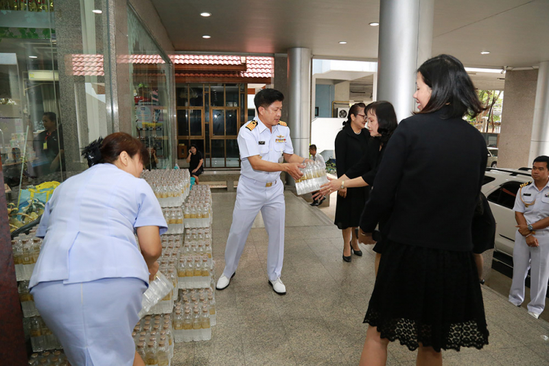 สตง. มอบเงินช่วยเหลือพร้อมน้ำดื่ม เพื่อช่วยเหลือผู้ประสบอุทกภัยทางภาคใต้