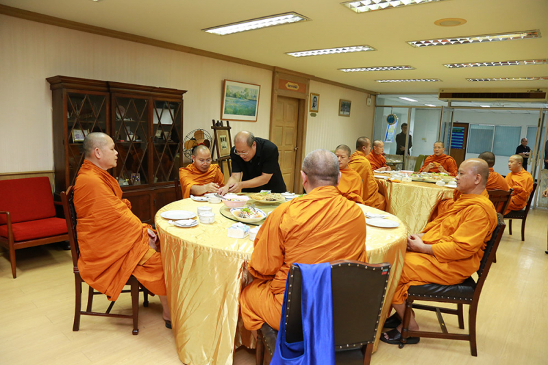 ร่วมพิธีบำเพ็ญกุศลและสวดพระพุทธมนต์เพื่อน้อมอุทิศถวาย