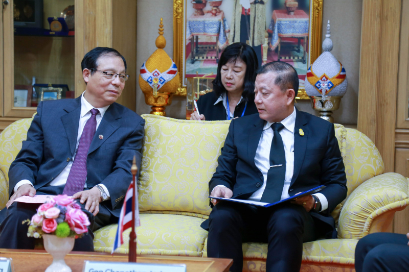 คณะผู้แทนมหาวิทยาลัยตรวจสอบหนานจิง เยี่ยมคารวะ ปตง. ผตง. และคณะผู้บริหาร สตง.