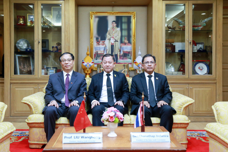 คณะผู้แทนมหาวิทยาลัยตรวจสอบหนานจิง เยี่ยมคารวะ ปตง. ผตง. และคณะผู้บริหาร สตง.