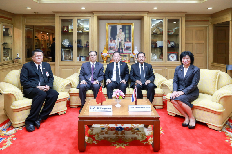 คณะผู้แทนมหาวิทยาลัยตรวจสอบหนานจิง เยี่ยมคารวะ ปตง. ผตง. และคณะผู้บริหาร สตง.