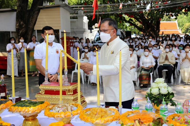 พิธีบวงสรวงดวงพระวิญญาณสมเด็จพระเจ้าตากสินมหาราช ณ ศาลสมเด็จพระเจ้ากรุงธนบุรีมหาราช วัดหงส์รัตนาราม ราชวรวิหาร กรุงเทพมหานคร