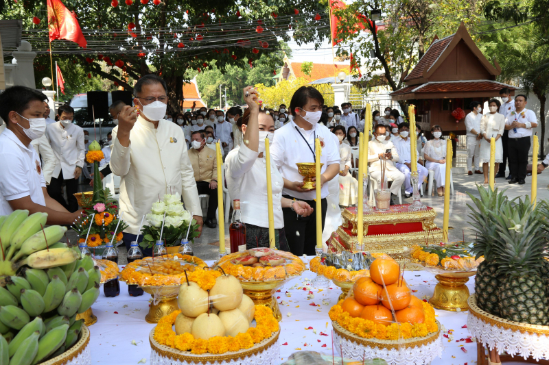 พิธีบวงสรวงดวงพระวิญญาณสมเด็จพระเจ้าตากสินมหาราช ณ ศาลสมเด็จพระเจ้ากรุงธนบุรีมหาราช วัดหงส์รัตนาราม ราชวรวิหาร กรุงเทพมหานคร