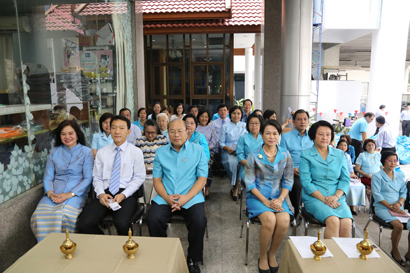 ทำบุญตักบาตรเนื่องในโอกาส 12 สิงหามหาราชินี