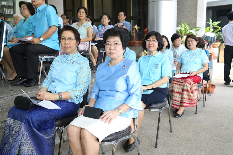 ทำบุญตักบาตรเนื่องในโอกาส 12 สิงหามหาราชินี